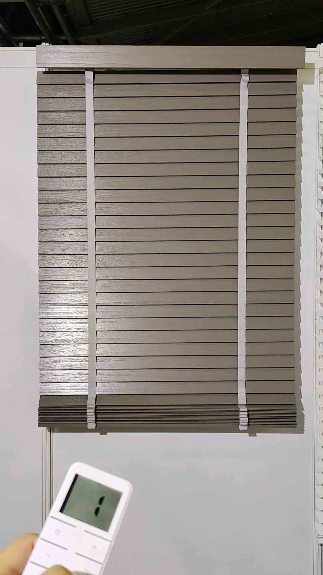 Electric Venetian Blinds Paulownia Wood Built-In Motor for Skylights Horizontal Plain - Image 4