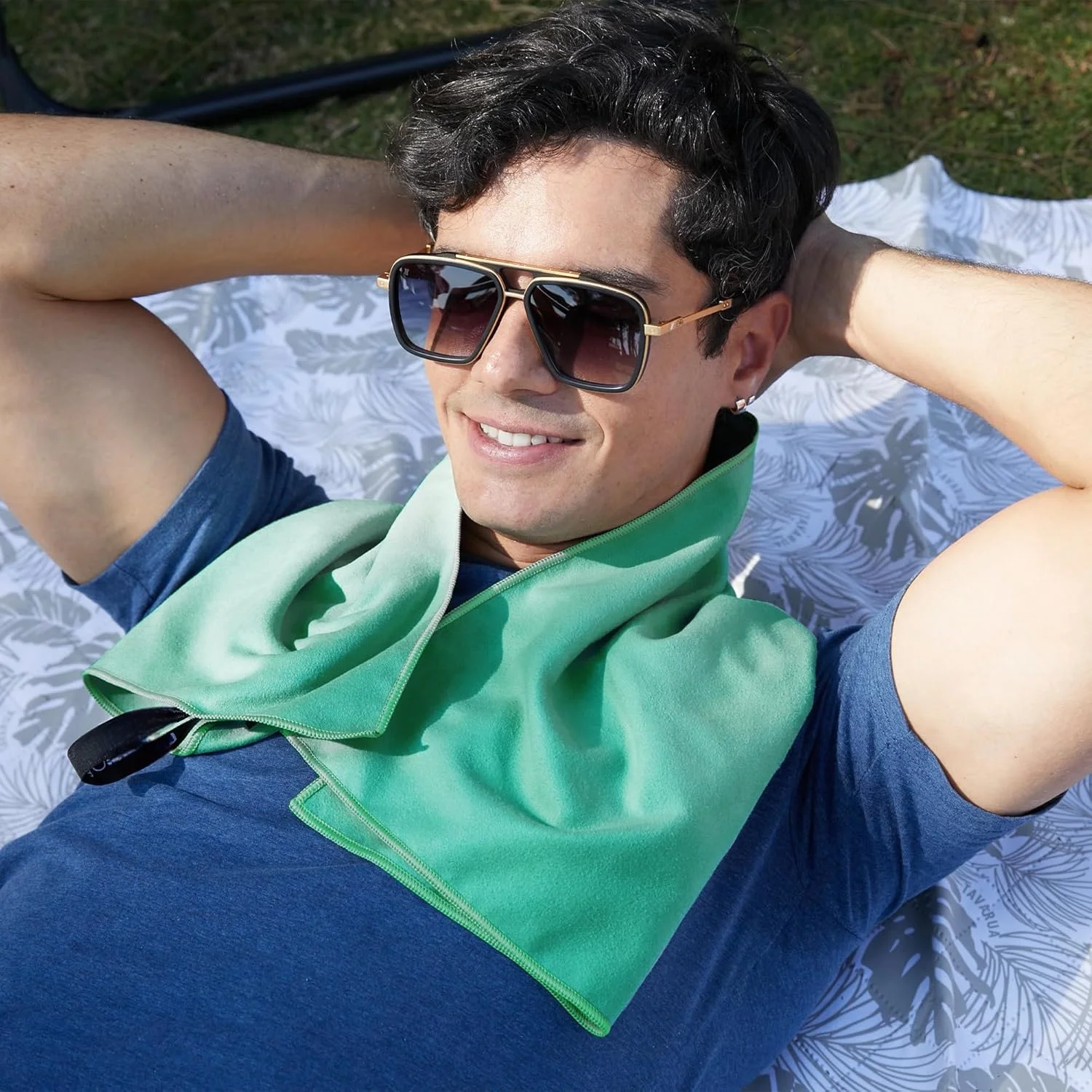 Microfiber Antimicrobial Beach Towel Quick-Dry Sand-Free with Zipper Pocket - Image 5