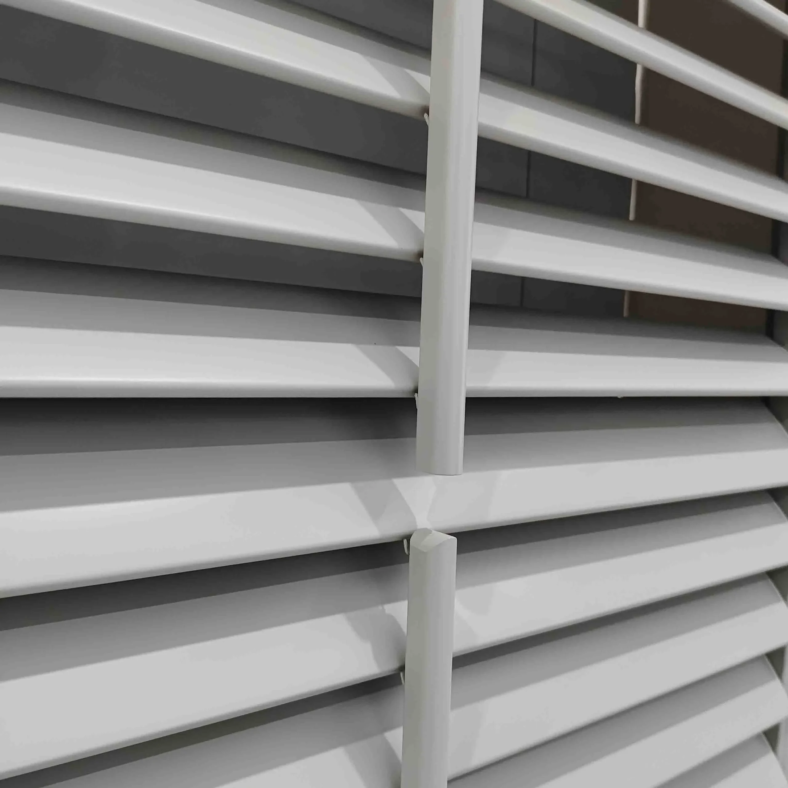Modern Basswood Window Shutter Middle Rod Design Hotel Supplier - Image 2
