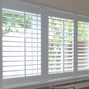 Modern Design Wooden Window Blinds Horizontal Louver Shutter for Hotel Heze Plantation Shutter